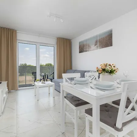 Cozy With A Balcony And Parking By Renters *