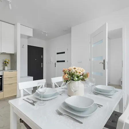 Cozy With A Balcony And Parking By Renters Apartamento *
