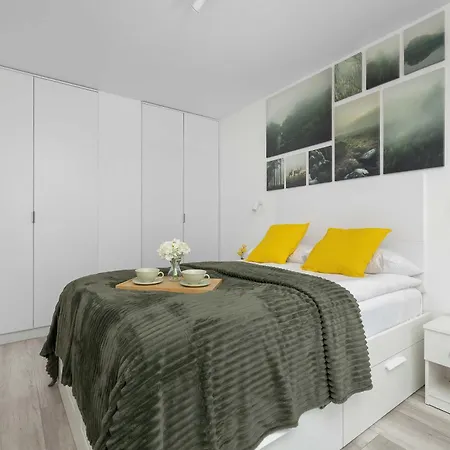 Cozy With A Balcony And Parking By Renters * Sosnowiec