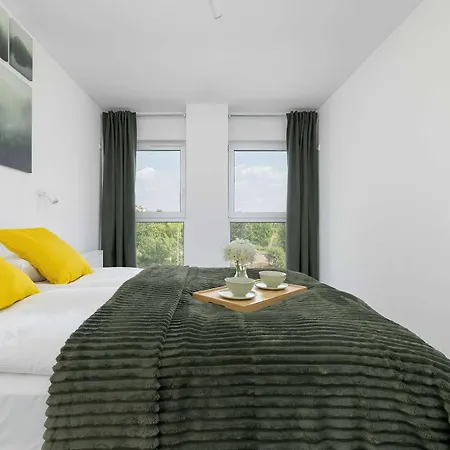 Cozy With A Balcony And Parking By Renters Apartamento *