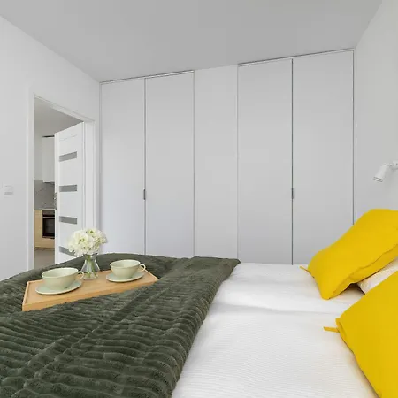 Cozy With A Balcony And Parking By Renters