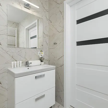 Apartamento Cozy With A Balcony And Parking By Renters