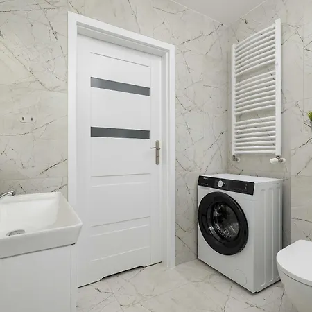 Cozy With A Balcony And Parking By Renters Apartamento Sosnowiec
